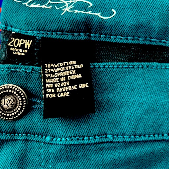 Teal Capri with Fun accents - Picture 2 of 5